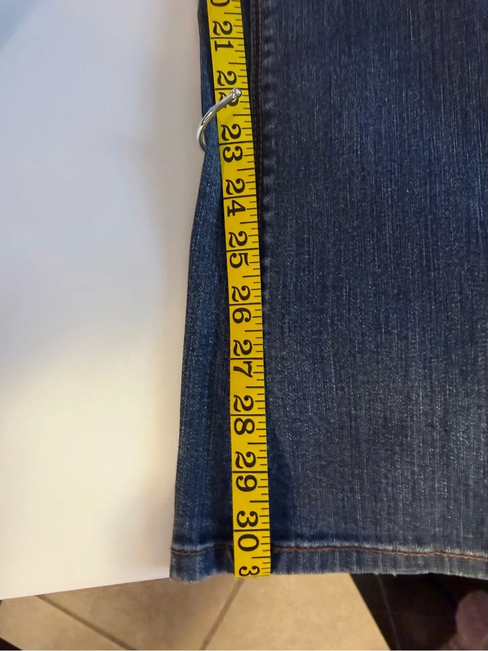 Levi’s 528 Bootcut Jeans Women’s Blue Denim Distressed Fade Stretch size 8 EUC